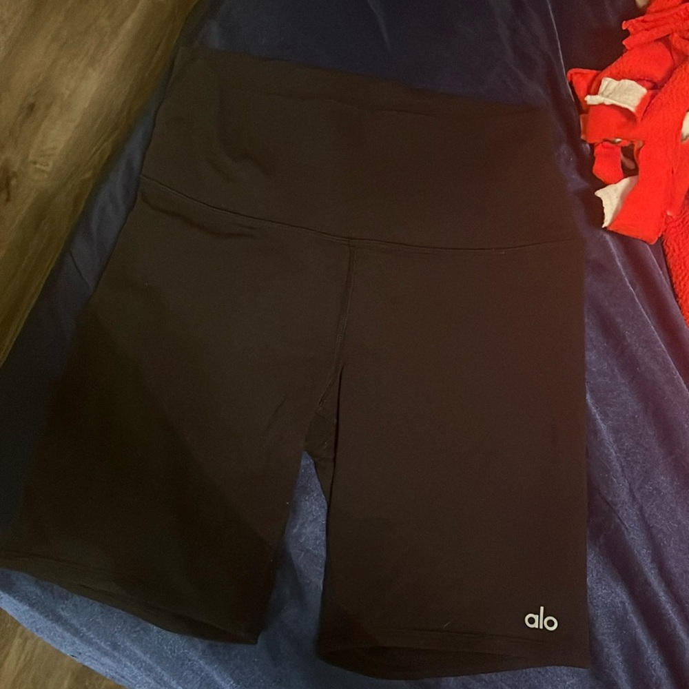 Alo black biker shorts SZ medium